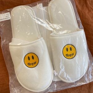 NWT white drew house slippers